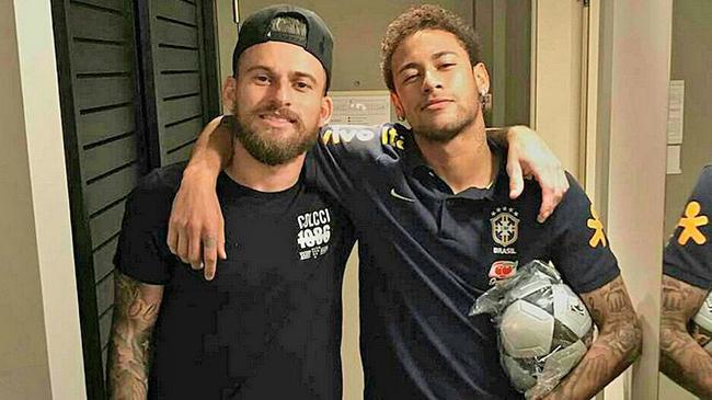 接影响着球 接影响着球