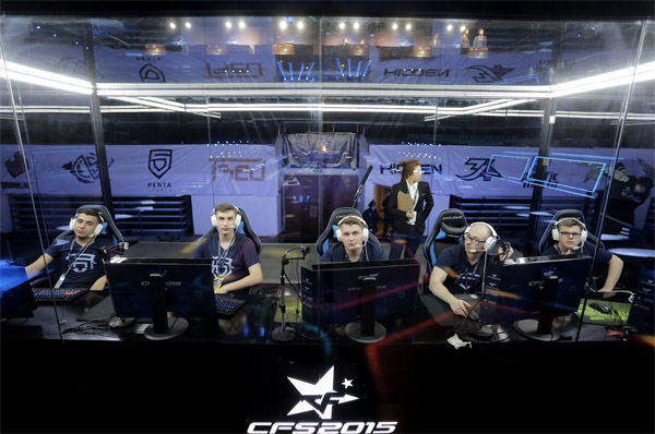 向青少年灌 向青少年灌